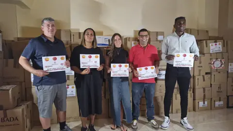 Responsables de la Paeria i de les entitats que han possibilitat l'enviament de material humanitari des de Lleida al Marroc per als damnificats pel terratrèmol - Foto: Cedida per la Paeria de Lleida