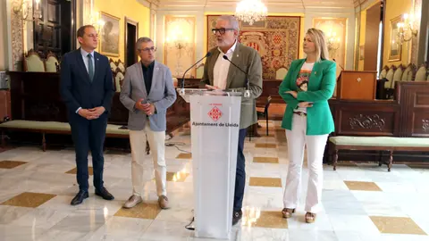 L'alcalde de Lleida, Fèlix Larrosa, amb el Secretari d’Estat de Medi Ambient, Hugo Morán; el subdelegat del govern espanyol a Lleida, José Crespín; i la regidora Begoña Iglesias - Foto: Alba Mor