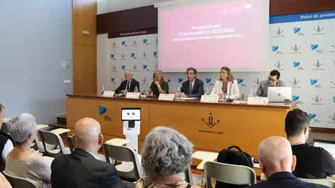 El robot que ha fet la conferència inaugural al Campus Universitari d'Igualada (UdL) - Foto: Mar Martí