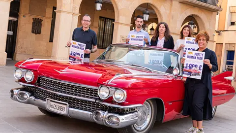 L'acte de presentació s'ha fet a la plaça de l'Ajuntament per fer visible i crear expectativa envers la proposta - Foto: Jordi Vinuesa