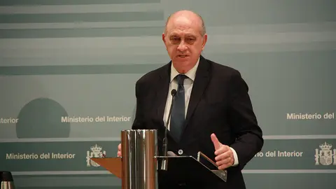 Pla mitjà del ministre de l'Interior en funcions, Jorge Fernández Díaz, en roda de premsa 15/07/2016 (horitzontal) 
Data de publicació: divendres 15 de juliol del 2016, 14:27
Localització: Madrid
Autor: Pi de Cabanyes  R.