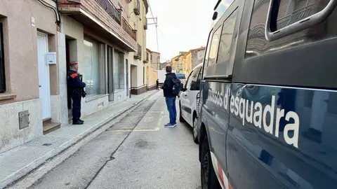 Lateral d'un furgó dels Mossos en una entrada que la policia duu a terme a Sentmenat i que s'emmarca en l'operatiu contra el grup Combat 18 - Foto: Albert Segura