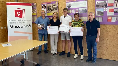 Entrega del premi Treball de Recerca de Mascançà a l'alumne Adrià Aymerich - Foto: Centre de Recerques del Pla d'Urgell Mascançà
