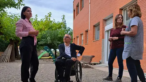 L'alcalde de Torrefarrera, Jordi Latorre, visita el pati de la Llar d'infants Ralet-Ralet - Foto: Ajuntament de Torrefarrera