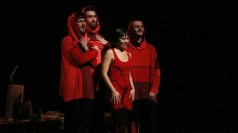 Obra 'Ludere', de la companyia InHabitants, al teatre l'Amistat de Mollerusa - Foto: Anna Berga