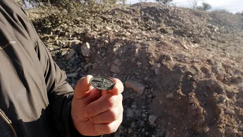 Les fortificacions defensives de la Guerra Civil que s'han excavat a Castellserà estan a mig camí entre la L1 i la L2, que són dos línies de defensa republicanes. Per tant, segons ha explicat Pere Tardà, aquesta és una línia "complementària" de la qual no se n'ha parlat gaire tot i que és molt "monumental". Així, en destaca el seu disseny i construcció, que va ser ordenat a partir de l'entrada de les tropes franquistes a Lleida l'abril de l'any 1938. La línia aprofita el fossat del canal d'Urgell com a "defensa natural" i llavors es complementa amb un reforç constructiu de trinxeres al seu entorn.
A Castellserà, a part de les trinxeres també hi ha nius de metralladora formigonats i un observatori d'artilleria. Estan situats a la serra de Castellserà – Bellmunt, entre 300 i 400 metres d'alçada, de manera que hi ha una perspectiva important de la plana de Ponent. S'hi poden veure tots els grans municipis com Tàrrega, Mollerussa, Bellpuig i Lleida.
L'alcalde de Castellserà, Marcel Pujol, ha explicat que amb la recuperació d'aquestes trinxeres es vol dotar al municipi de més recursos turístics en el marc de la ruta dels Quatre Aixoplucs, que des de 2019 ha donat molta activitat al poble. El recorregut ja inclou un forn de ciment de l'època del canal d'Urgell, quatre aixoplucs de pedra restaurats i diversos marges de pedra seca. A partir del gener, una vegada estiguin senyalitzades amb panells explicatius i perimetrades, s'hi sumaran les trinxeres.