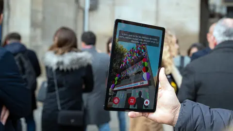 Prova del projecte amb una tauleta digital - Foto: Cambra Lleida