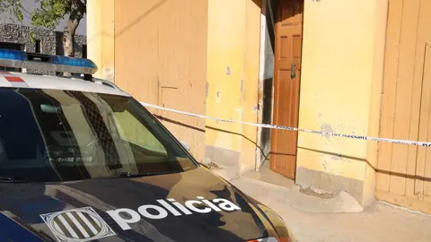 El domicili de la víctima amb la intervenció del Mossos d'Esquadra - Foto: ACN