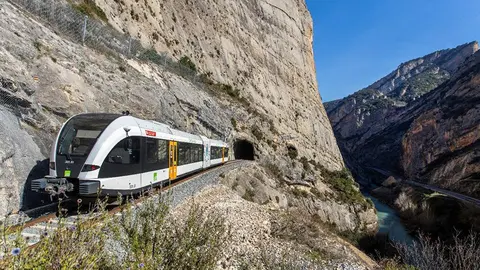 A la imatge el tren que cobreix la línia Lleida – La Pobla de Segur | Departament de Territori
