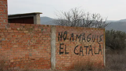 Una pintada a favor del català a la Franja - Foto: Salvador Miret / Arxiu ACN