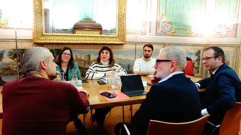 Els alcaldes de Cervera, Mollerussa, Lleida, Tàrrega, Balaguer i les Borges Blanques després de la trobada que han mantingut a la capital de l'Urgell - Foto: E. Barta