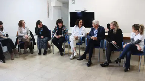 Imatge de la reunió que ha mantingut el conseller de Salut, Manel Balcells, amb els professionals de l'àmbit sanitari al CAP de Flix
Data de publicació: dijous 08 de febrer del 2024, 13:14
Localització: Flix
Autor: Eloi Tost