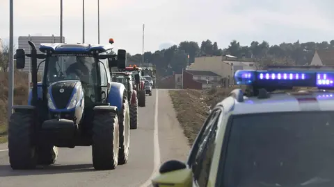 Tractors en marxa lenta sortint de Tàrrega en direcció a la C-14 - Foto: Oriol Bosch