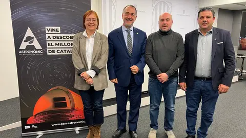 La delegada del Govern a Lleida, Montse Bergés; el president de FGC, Toni Segarra; el director del PAM, Salvador Ribas; i el president del Consell Comarcal de la Noguera, Miquel Plensa, durant la presentació de la nova temporada del PAM - Foto: Oriol Bosch / Alba Mor