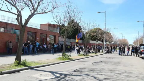 Unes 150 persones es concentren a la presó de Ponent per exigir la dimissió de la consellera de Justícia, Gemma Ubasart - Foto: Alba Mor