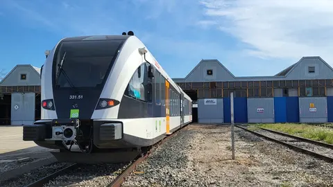 Un tren de la línia de La Pobla al Pla de Vilanoveta - Foto: FGC