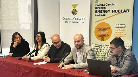 Sessió informativa que s'ha dut a terme  en el II Saló de l'Energia que ha tingut lloc al CEI de Balaguer - Foto: Paeria de Balaguer