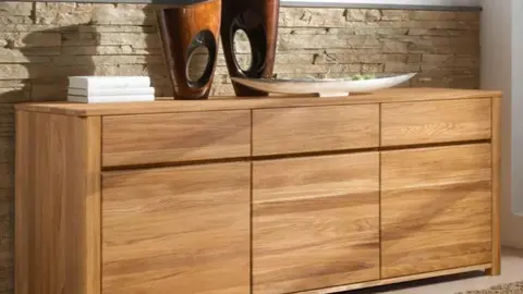 Còmodes i taules de fusta massissa a casa teva gràcies a Roble Store
