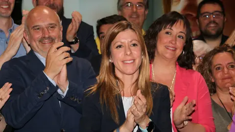 Jeannine Abella celebrant la victòria electoral
