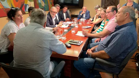 La reunió entre Fèlix Larrosa i les entitats agràries. Foto: ACN