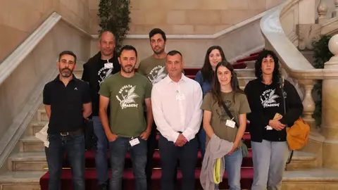 Representants de Revolta Pagesa, al Parlament. Foto: ACN