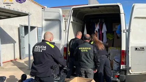 Imatge de la policia durant l'operatiu. Foto: Guàrdia Civil