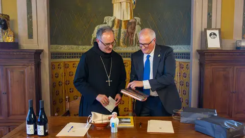Manel Gasch, abat de Montserrat, i Josep Tàpies, alcalde de Ponts. Foto: Mil·lenari de Sant Pere de Ponts