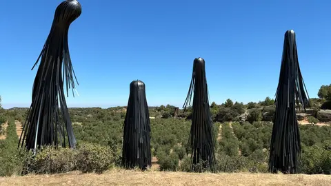 "Otro es el rio que persigo" és l'obra de Criatina Mejías que hi ha al Mas Blanch i Jové