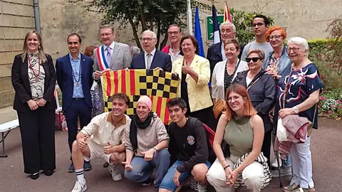 Foto de la delegació targarina amb l'alcalde de Blaye. Foto: Ajuntament de Tàrrega