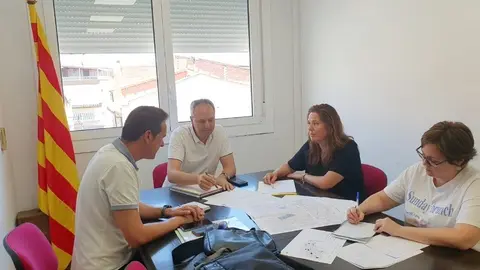 Imatge de la reunió per l'habitatge. Foto Ajuntament de la Granja d'Escarp