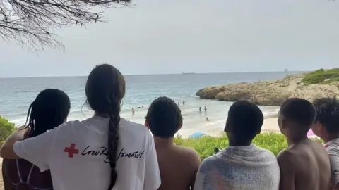 Excursió a la platja en un taller de la Creu Roja. Foto Creu Roja