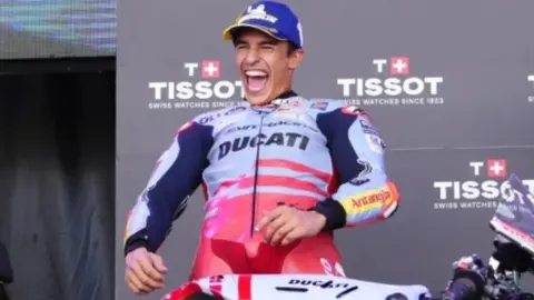 Marc Márquez celebrant la victòria. Foto: Gresini Racing
