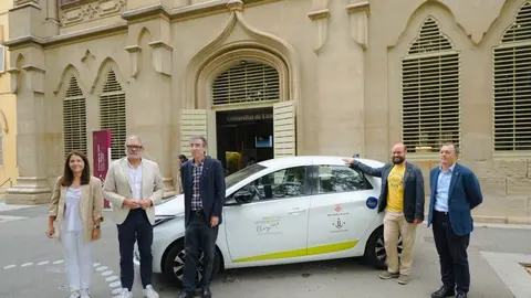 El nou cotxe elèctric de la Paeria i la UdL. Foto: ACN