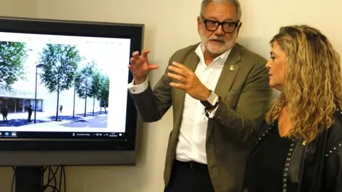 Fèlix Larrosa i Violant Cervera presentant el projecte | ACN
