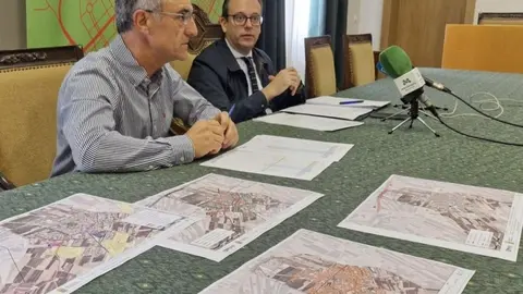 L'alcalde de Mollerussa, Marc Solsona i el regidor de Mobilitat, Pere Garrofé. Foto: ACN