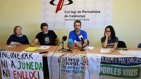 Imatge dels opositors a la planta en roda de premsa. Foto: ACN