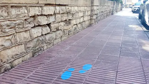 Petjades de la ruta pintades a la plaça del Carme. Foto: Ajuntament de Tàrrega