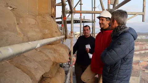 Imatge de les obres del campanar de Calaf. Foto: ACN