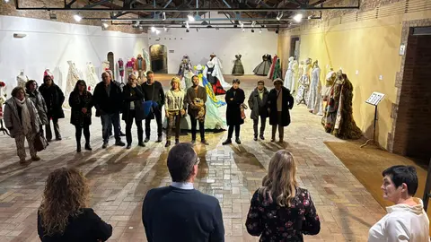 Inauguració de l'exposició dels Vestits de Paper al Castell del Remei. Foto: Oriol Almacellas