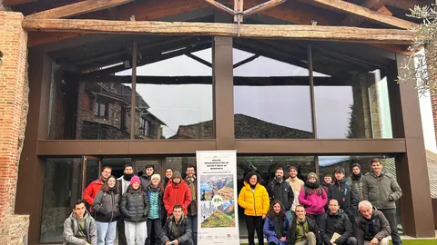 Alumnes i professors del Màster en Gestió d'Àrees de Muntanya. Foto: ACN
