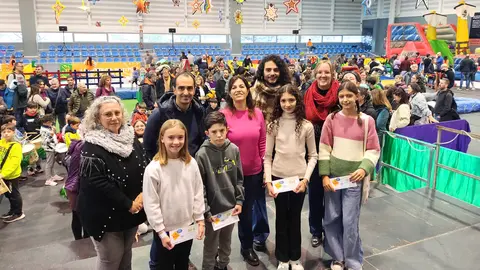 Premis del concurs de dibuix amb les autoritats. Foto: Ajuntament de Tàrrega