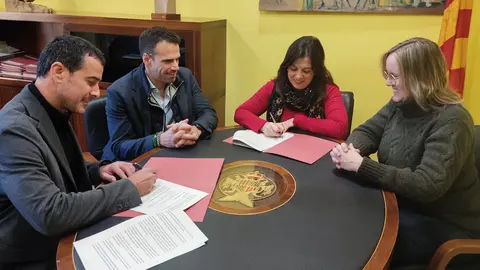 Signatura del conveni. Foto: Cedida per l'Ajuntament de Tàrrega