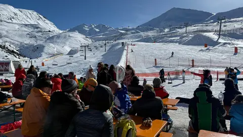 Esquiadors a la base de Boí Taüll. Foto: ACN