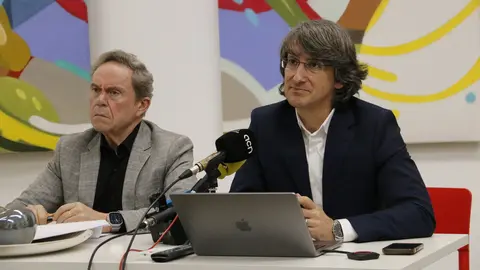 El president del Comitè de Llavor d'Afrucat, Joan Serentill, i el director general d'Afrucat, Manel Simon, durant la presentació dels resultats de l'Infolienal 2024 a la seu de la patronal a Lleida. Foto: ACN