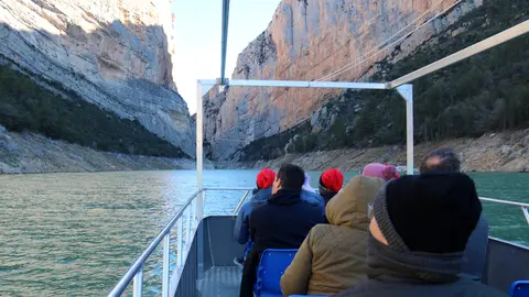 Vaixell navegant pel congost de Mont-rebei. Foto: ACN