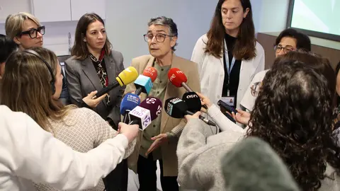La consellera de Salut, Olga Pané, durant l'atenció als mitjanns. Foto: ACN