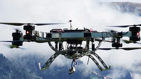 Un dron Flying Basket volant a l’Aran. Foto: CGA