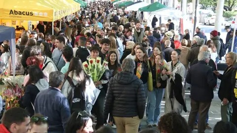 Imatge de la Rambla Ferran durant la diada de Sant Jordi 2024. Foto_ Ignasi Gómez