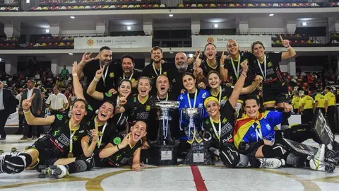 Les jugadores del Vila-sana, celebrant la victòria. Foto: Club Patí Vila-sana