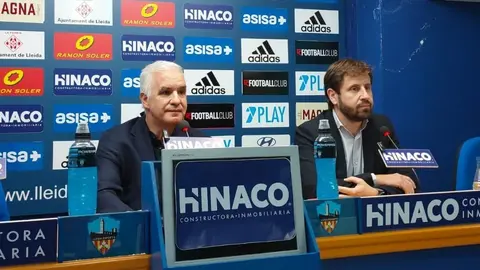 Luis Pereira, en roda de premsa amb Marc Torres. Foto: Àlvar Llobet